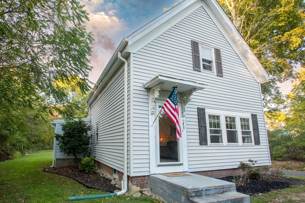 245-R Laurel St