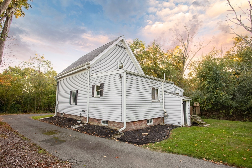 245-R Laurel St
