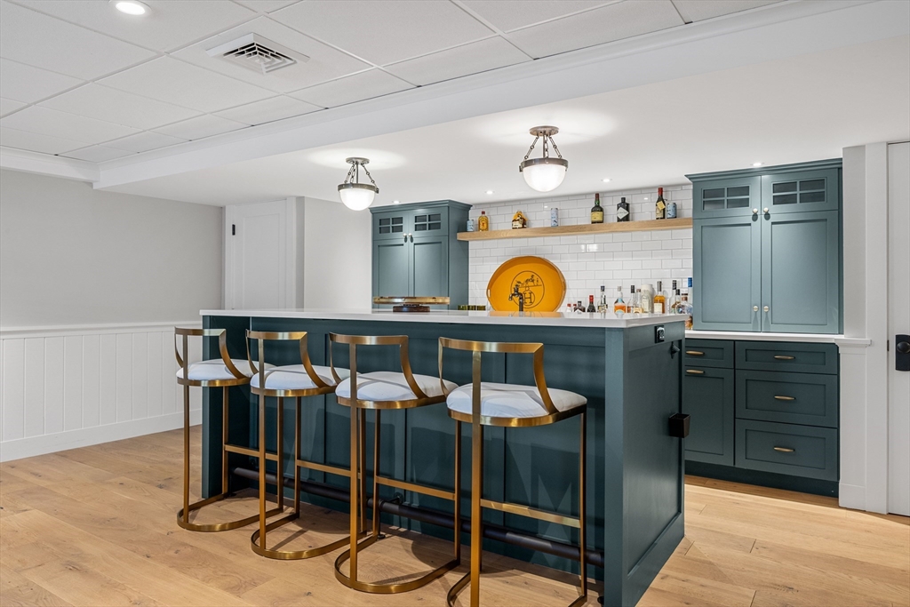 Chatham, Massachusetts 02633, United States, 5 Bedrooms Bedrooms, ,7 BathroomsBathrooms,Residential,Active,198014