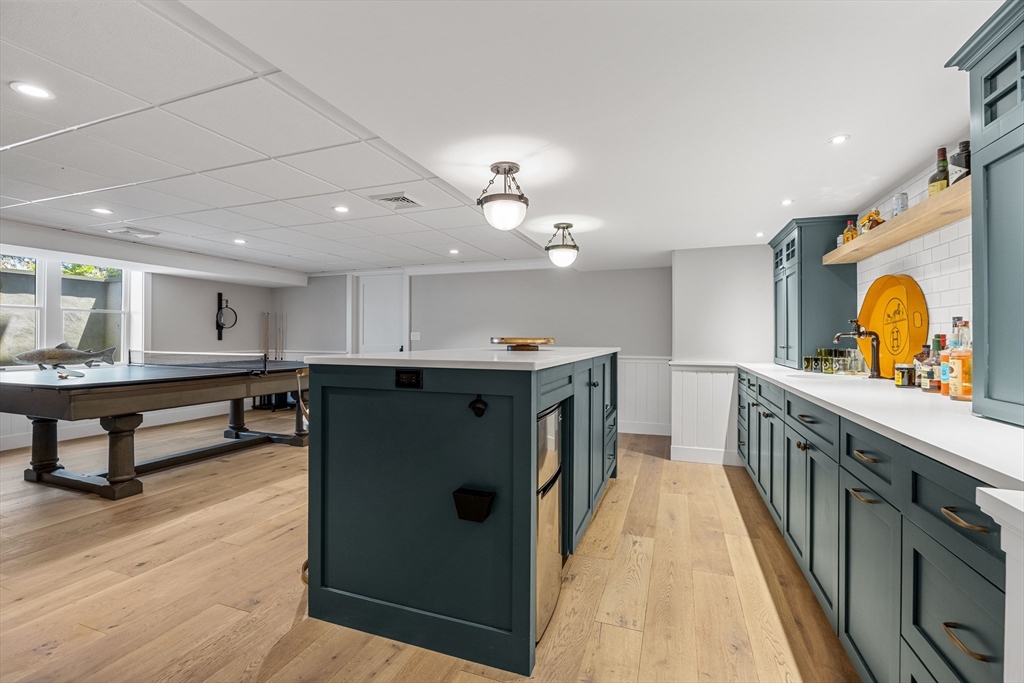 Chatham, Massachusetts 02633, United States, 5 Bedrooms Bedrooms, ,7 BathroomsBathrooms,Residential,Active,198014