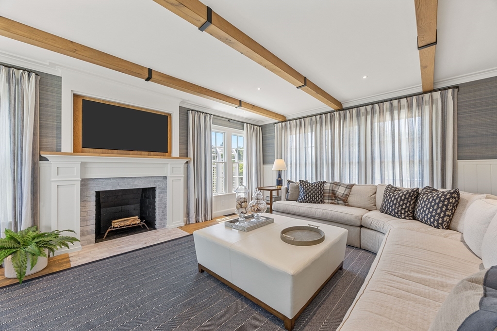 Chatham, Massachusetts 02633, United States, 5 Bedrooms Bedrooms, ,7 BathroomsBathrooms,Residential,Active,198014