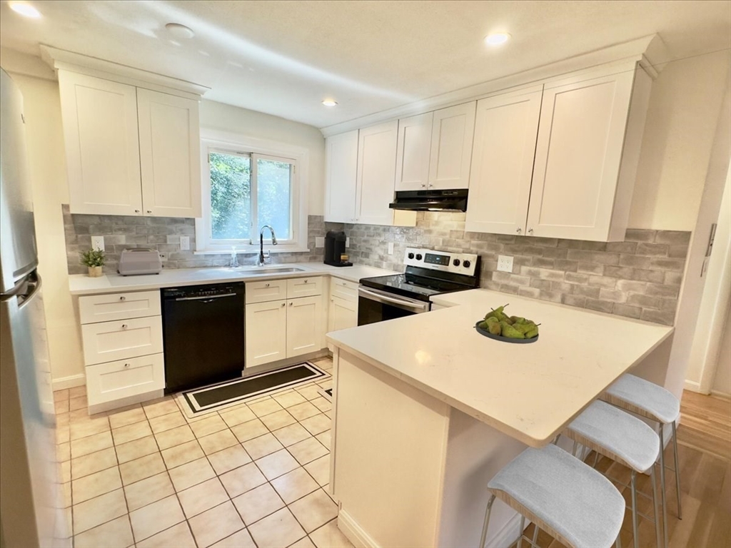 53 Lionel Avenue D