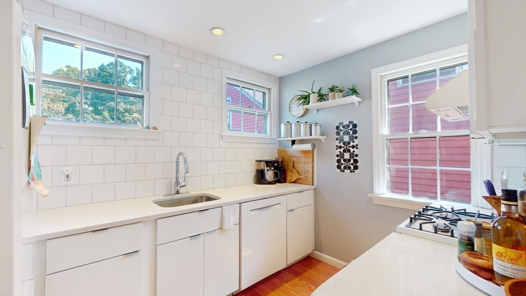 989 Chestnut Street 8