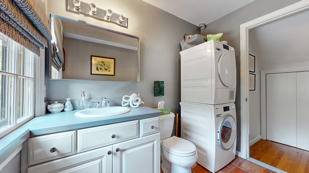 989 Chestnut Street 8