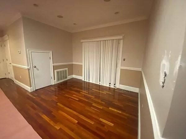 4619 Washington St 1