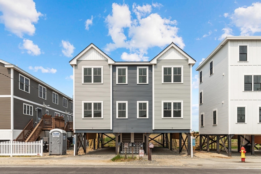 77 N End Blvd 1
