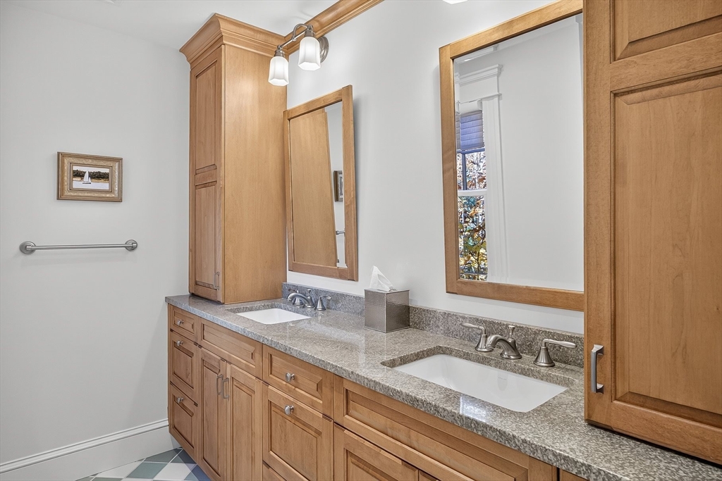 Barnstable, Massachusetts 02635, United States, 7 Bedrooms Bedrooms, ,8 BathroomsBathrooms,Residential,Active,244056