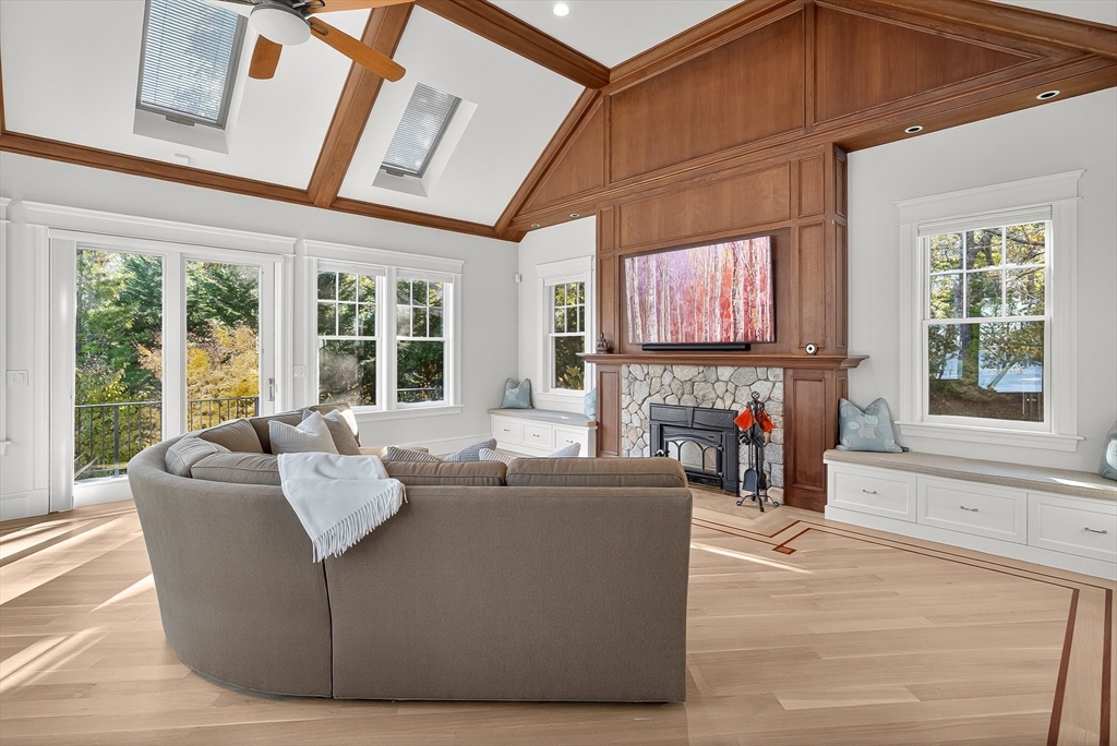 Barnstable, Massachusetts 02635, United States, 7 Bedrooms Bedrooms, ,8 BathroomsBathrooms,Residential,Active,244056