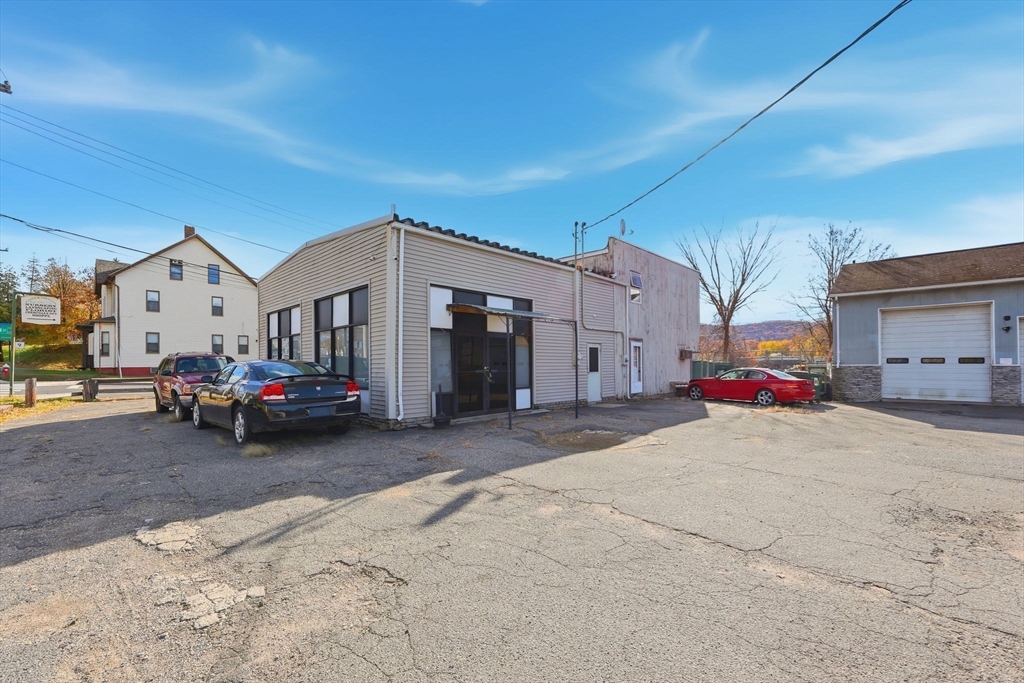 118 W Main St