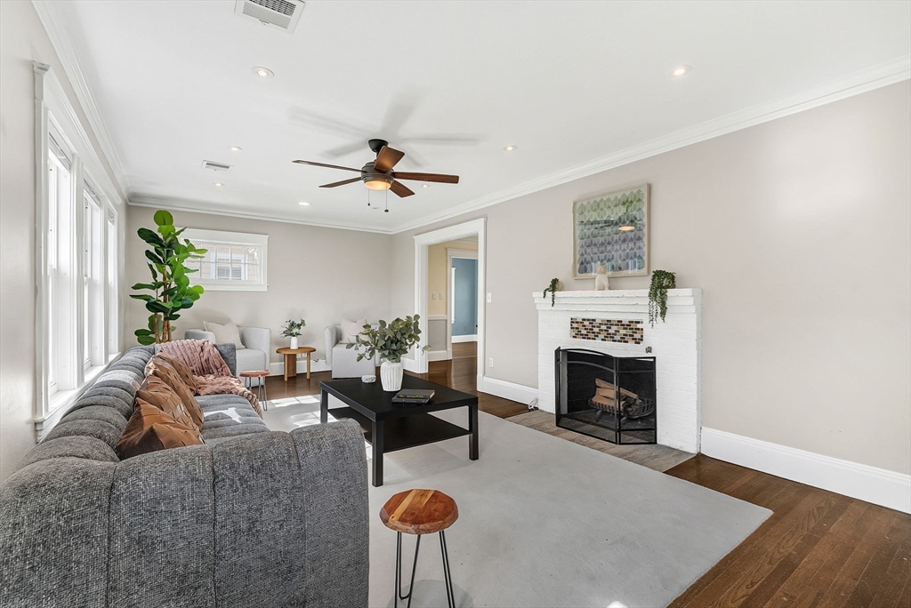 15 Noble St 15