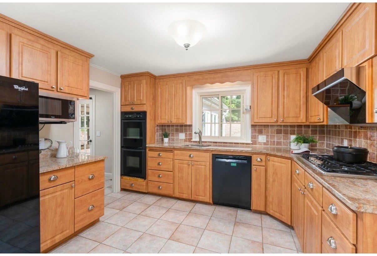 118 Newton St #118, Weston, MA Photo #4