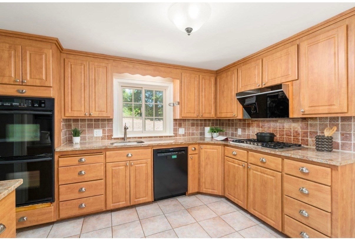 118 Newton St #118, Weston, MA Photo #3