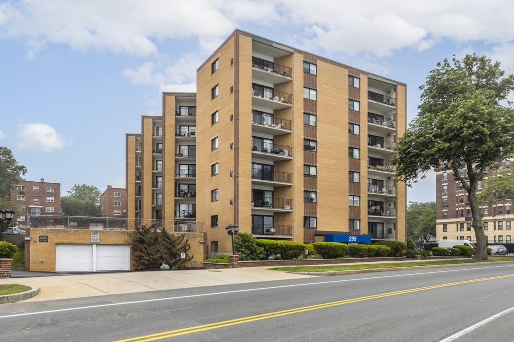 295 Lynn Shore Drive 401