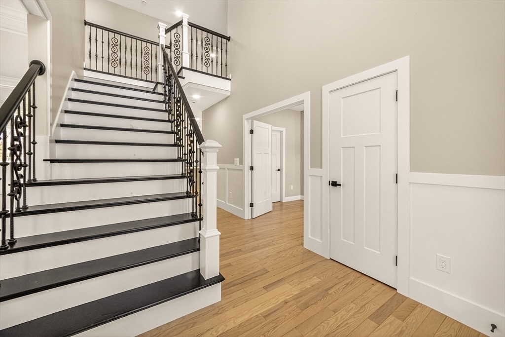 11 Falcon Dr