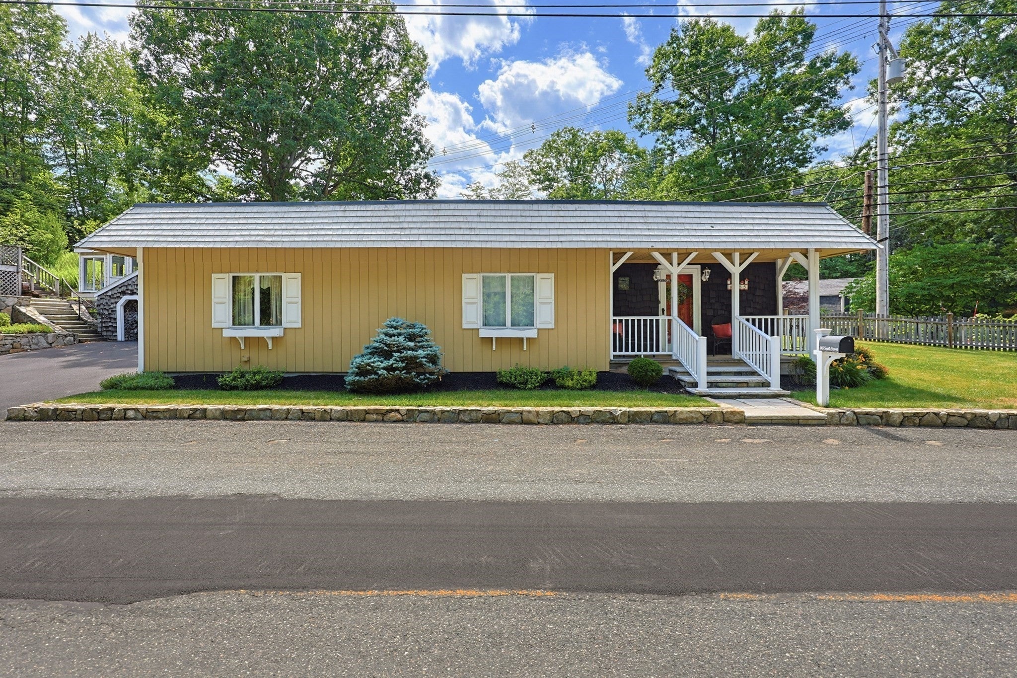 665 South St, Walpole MA 02081