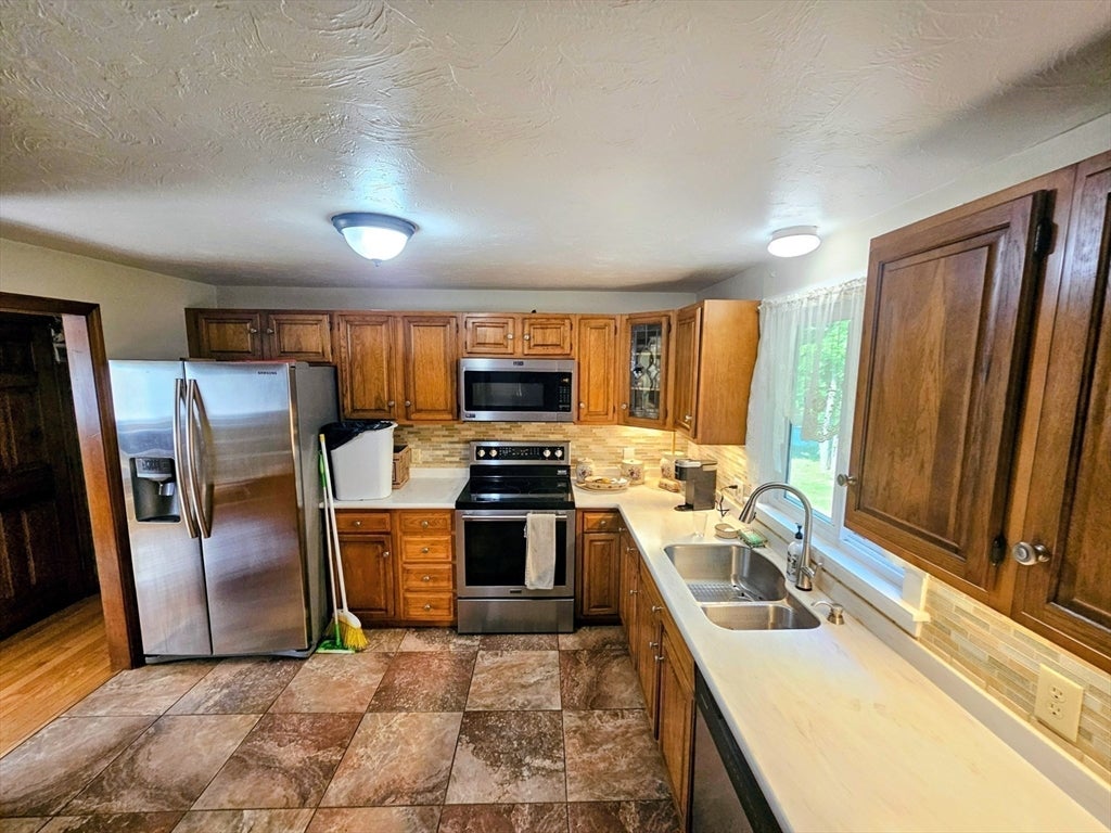 4 Sycamore Dr, Rutland, MA, 4 Sycamore Dr, Rutland, MA Photo #12