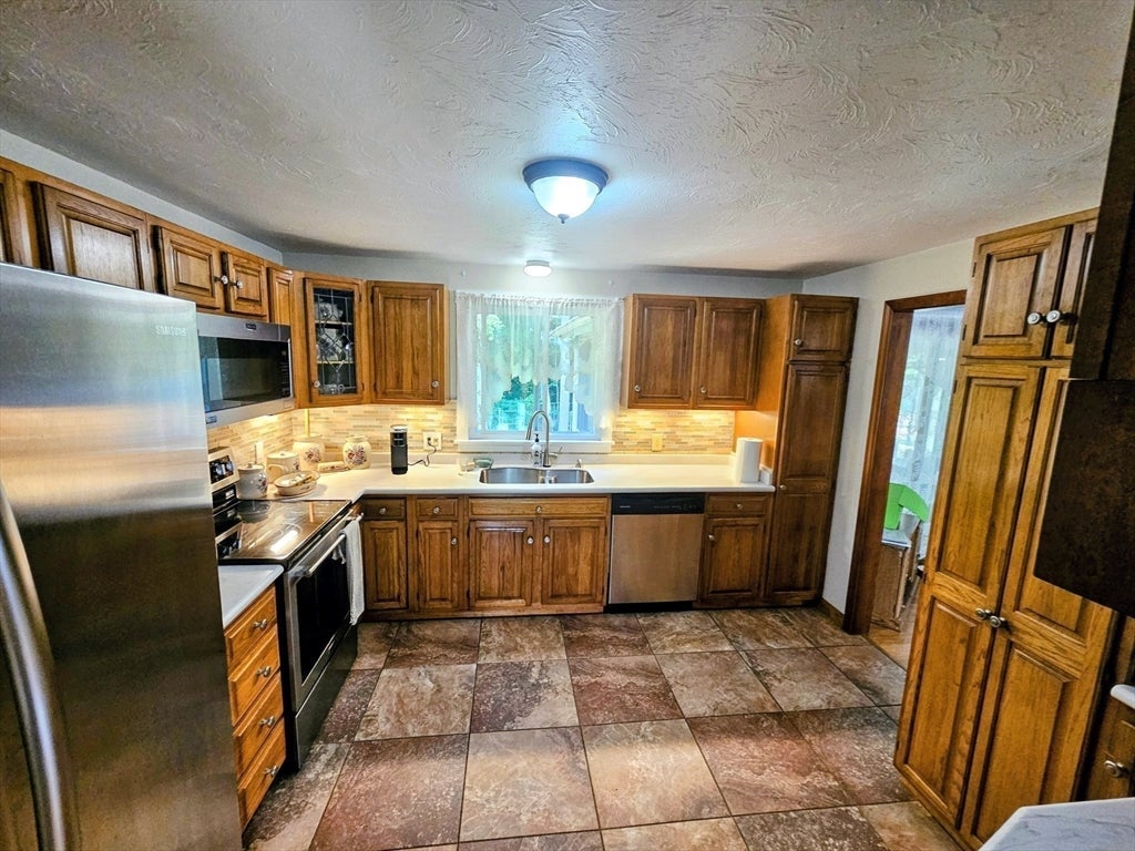 4 Sycamore Dr, Rutland, MA, 4 Sycamore Dr, Rutland, MA Photo #13