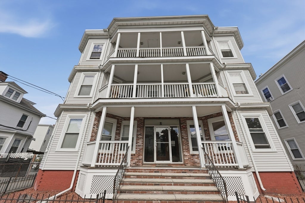Photo of 71 Harwood St, Lynn, MA