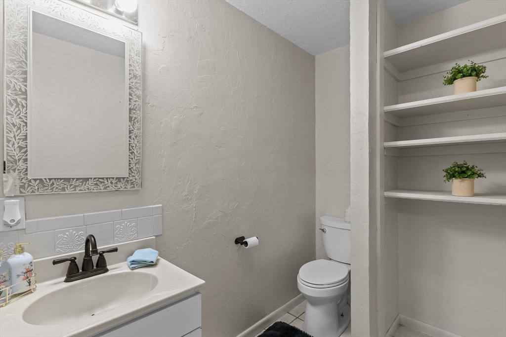 93 Pine St, Leicester, MA Photo #15