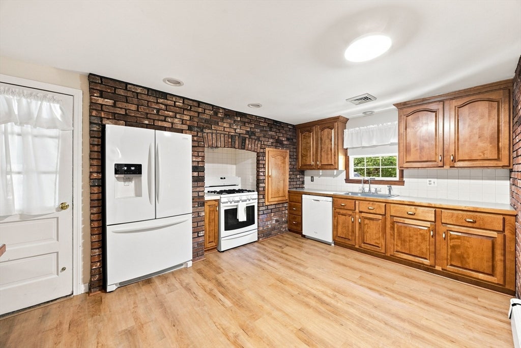 81 Warren Rd