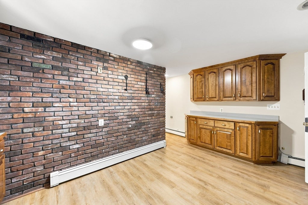 81 Warren Rd