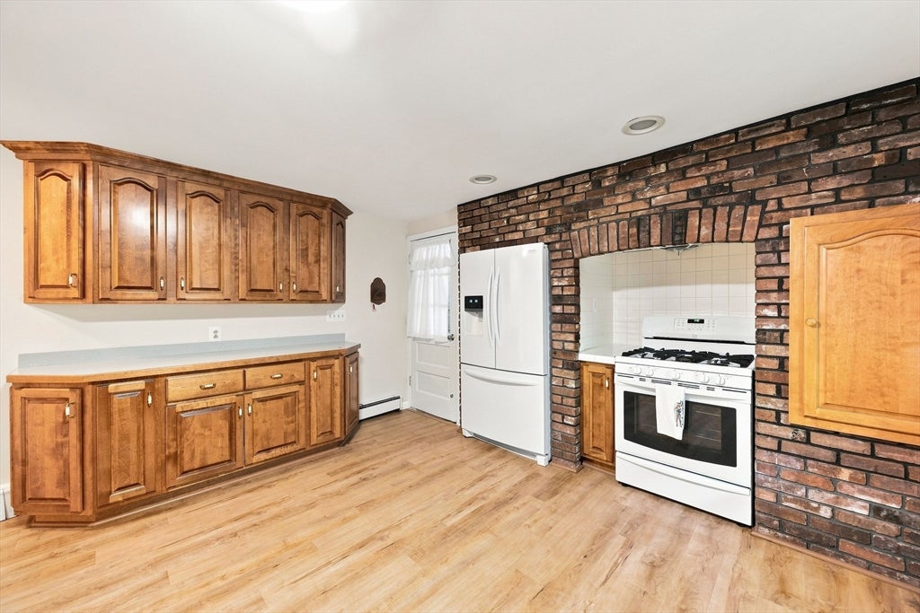81 Warren Rd