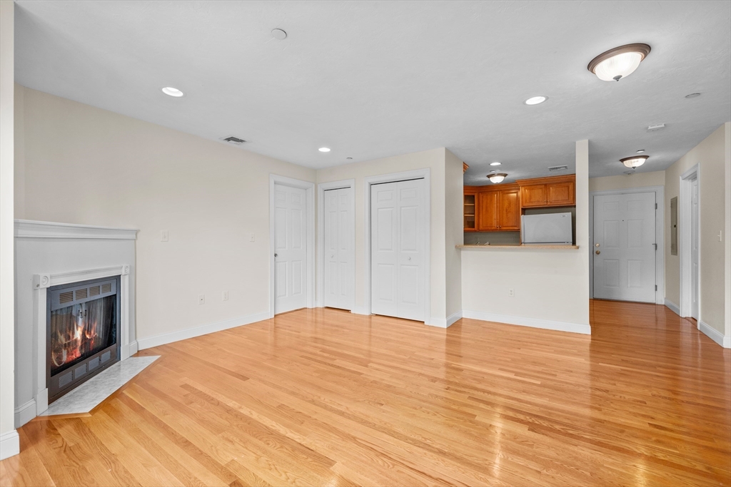 93 W Emerson 1