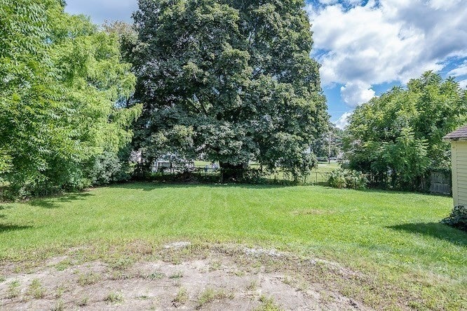 317 Oxford St  N ST, Auburn, MA Photo #28