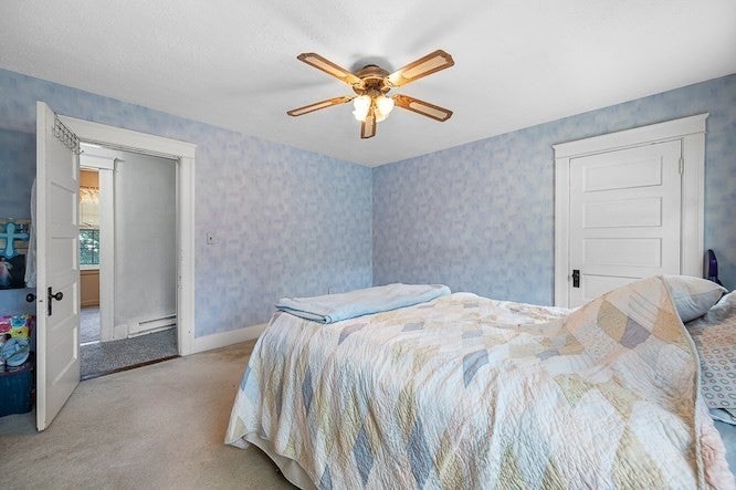 317 Oxford St  N ST, Auburn, MA Photo #19