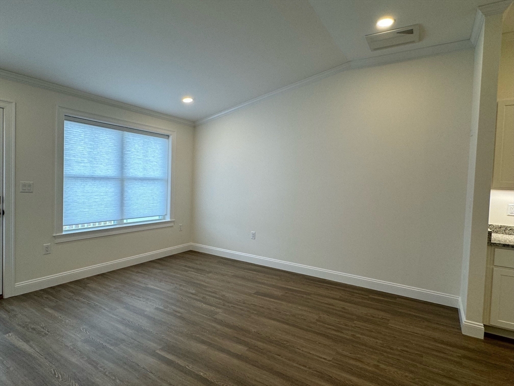 7 East Dexter Ave 40