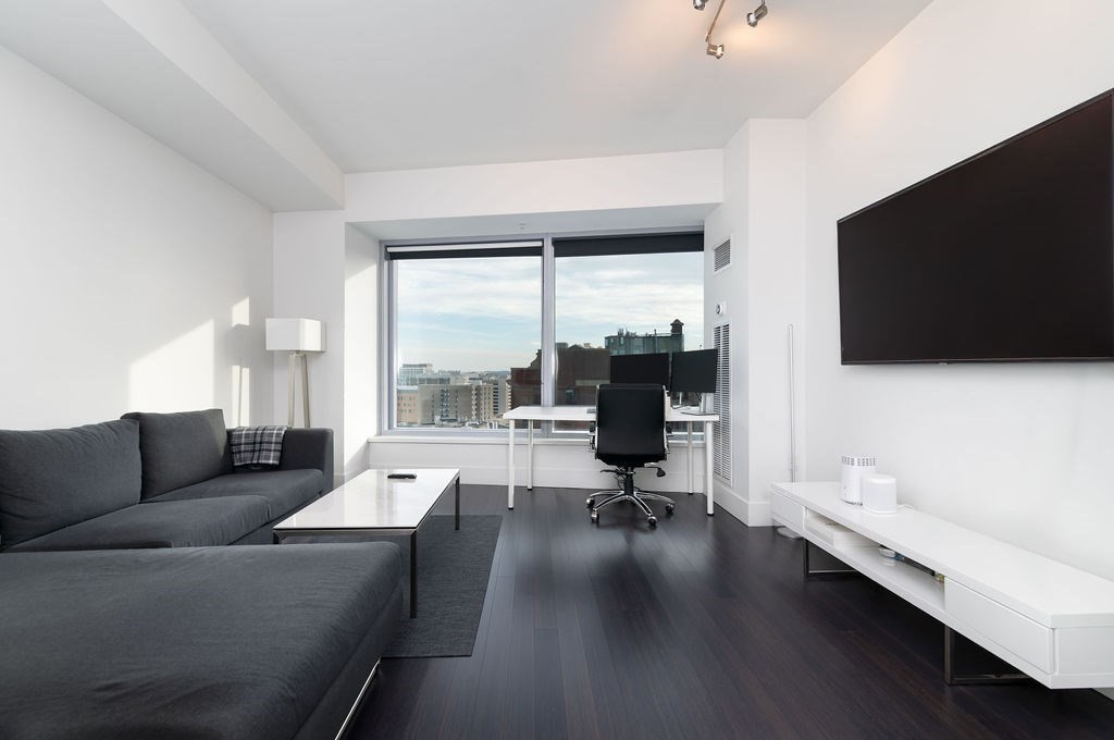 110 Stuart Street 0-17I