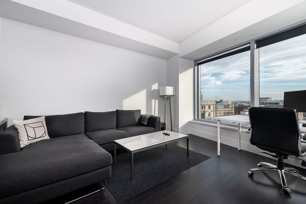 110 Stuart Street 0-17I