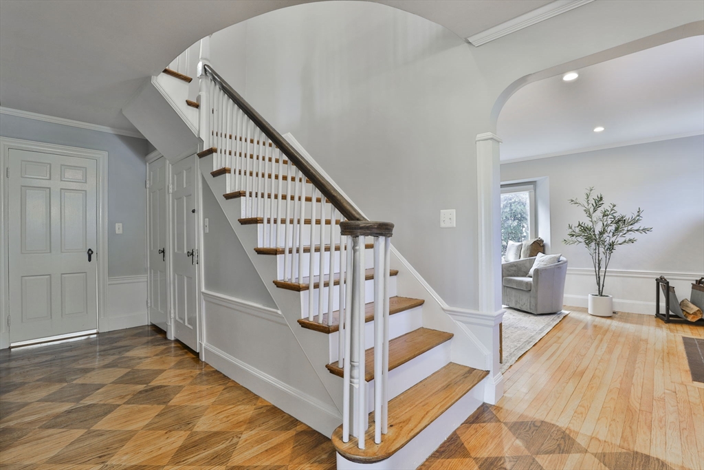 10 Lawndale Rd