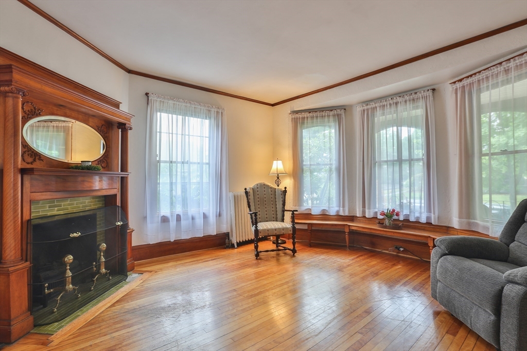 4 Trowbridge Rd