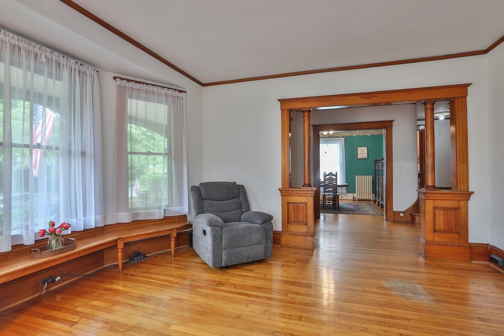 4 Trowbridge Rd