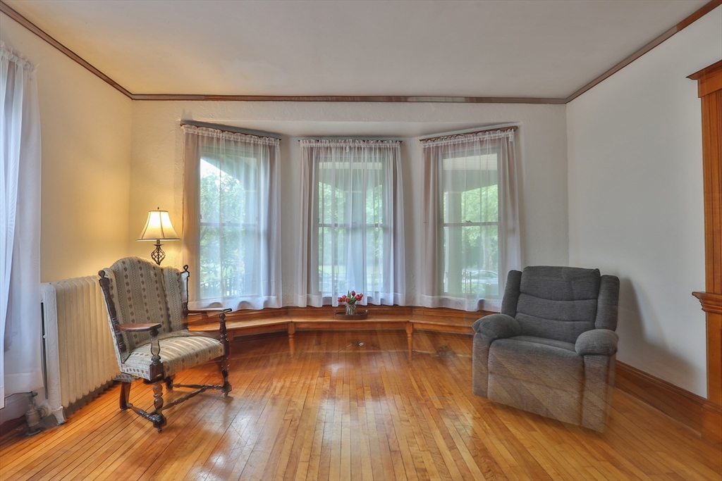 4 Trowbridge Rd