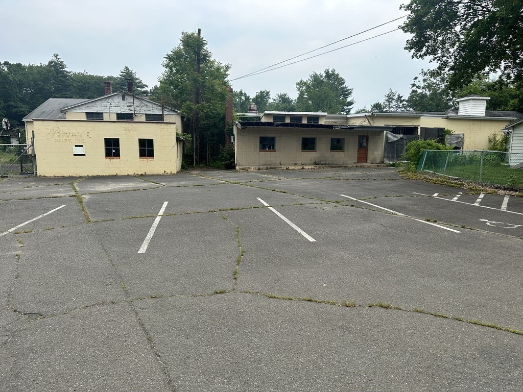 214 Feeding Hills Rd