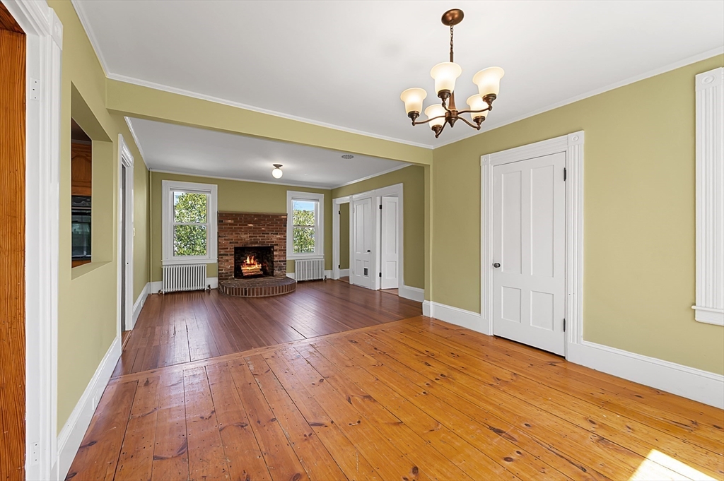 8 Laurel St