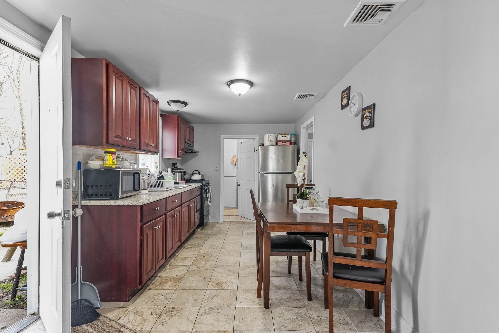 1792 Pleasant St, Fall River, MA Photo #13