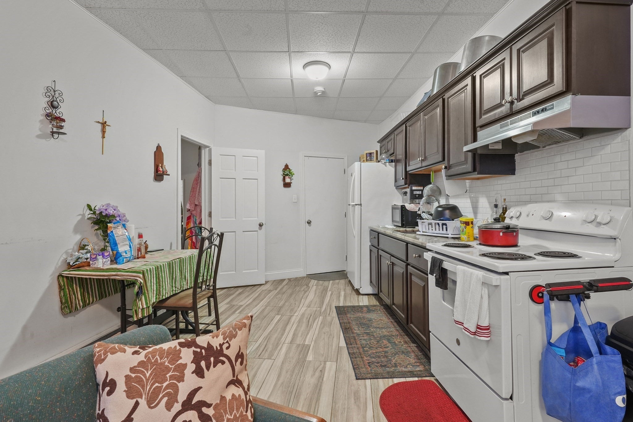 1792 Pleasant St, Fall River, MA Photo #8