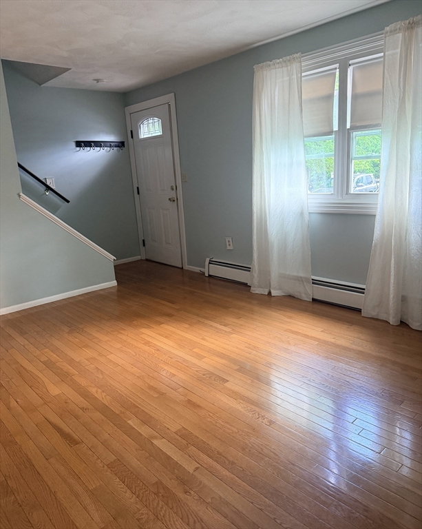 352 Plain St 352