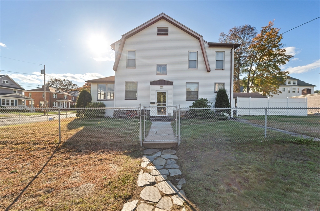 15 Chapman Ave