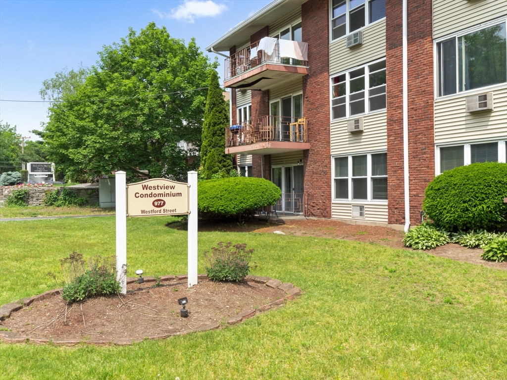 977 Westford St 4