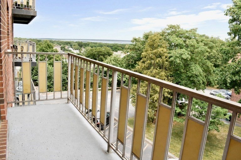 100 Grand View Avenue 10C