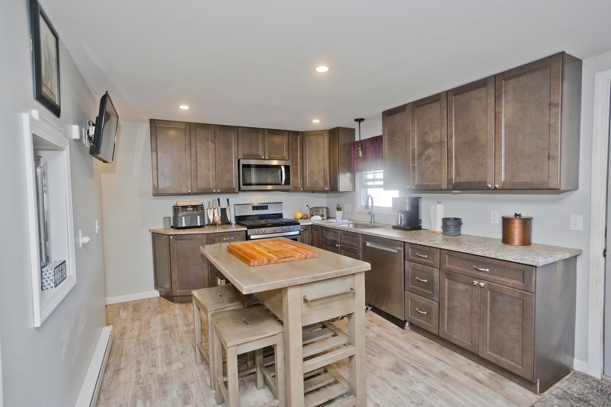 107 Parenteau Dr, Chicopee, MA, 107 Parenteau Dr, Chicopee, MA Photo #14