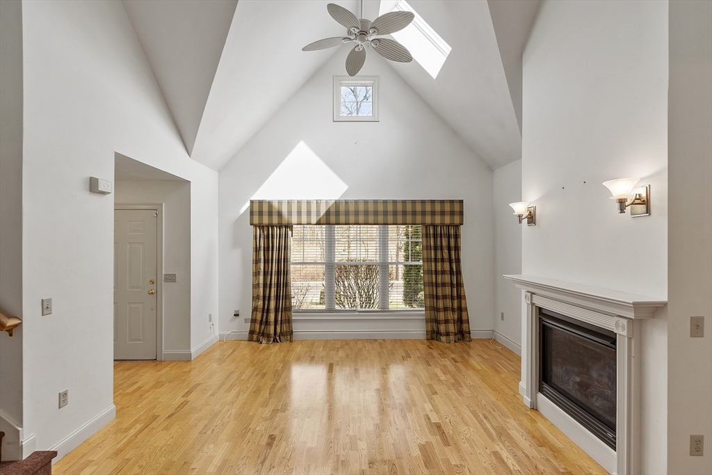 135 Beach Road E2