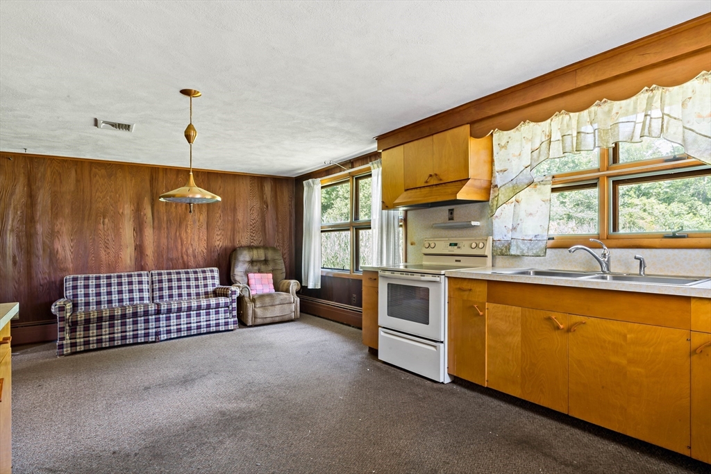 195 Barney Ave
