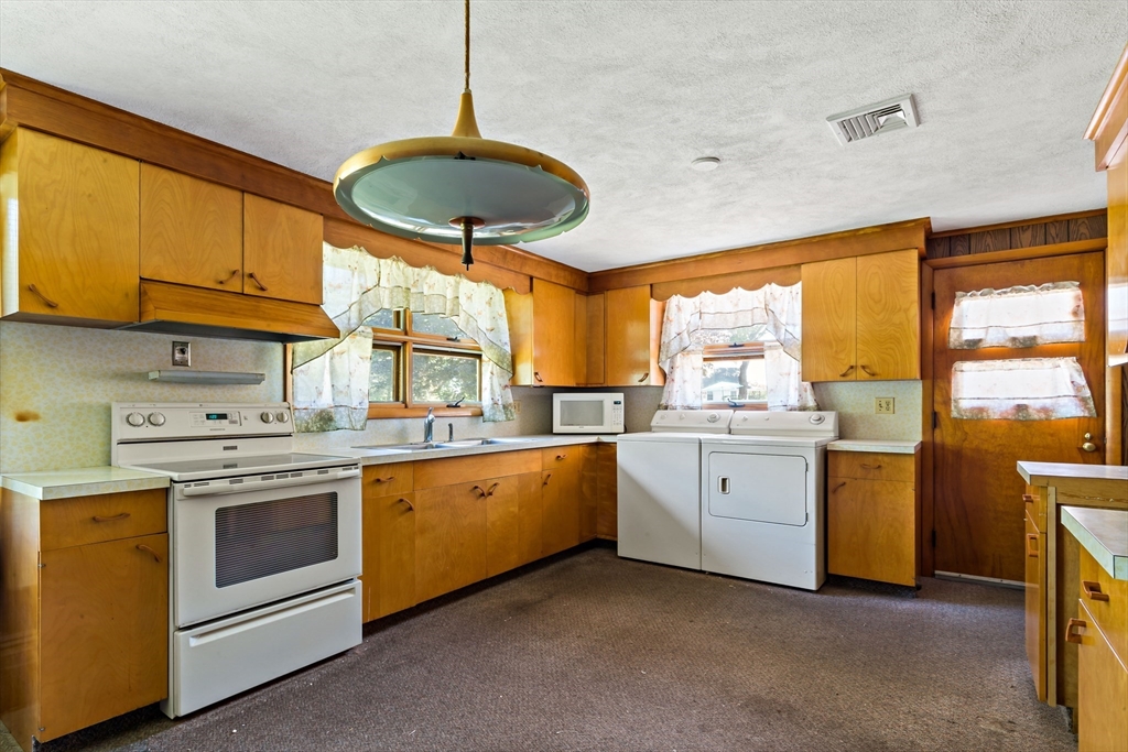 195 Barney Ave