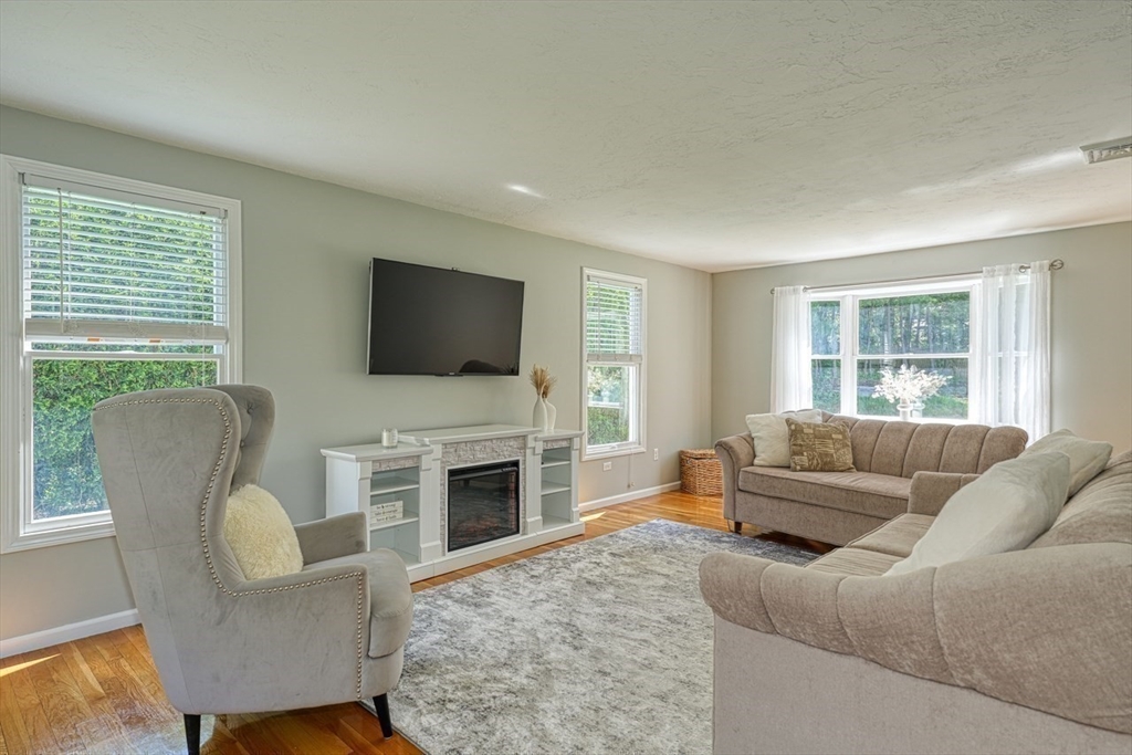 13 Woodland Dr