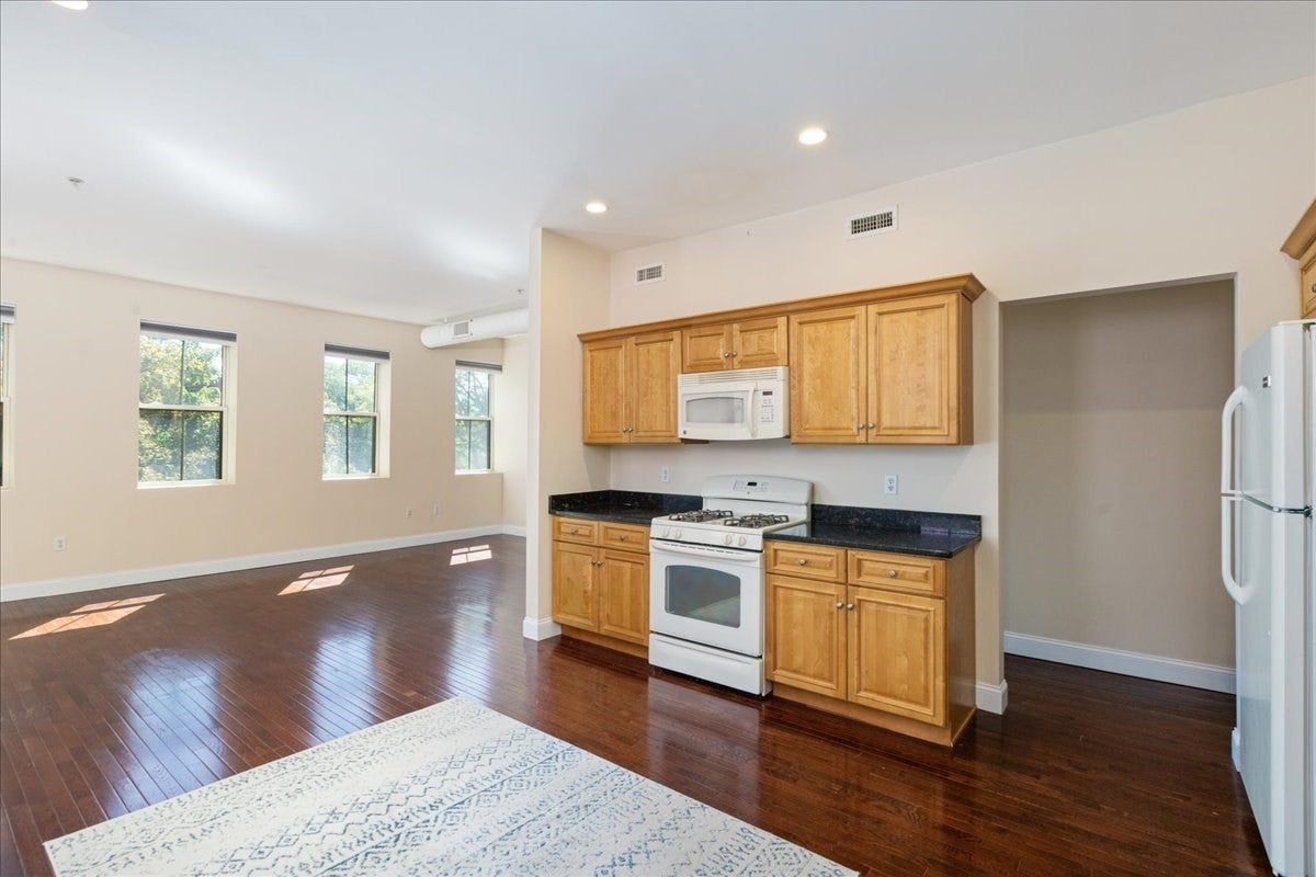 24 Washington St #301, Haverhill, MA, 24 Washington St #301, Haverhill, MA Photo #3